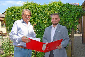 Vom langjährige Ortsvereinsvorsitzende 2 Paul Hümmer übernimmt Sebastian Schnapp (rechts) das Amt des Ortsvereinsvorsitzenden.