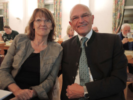 2 MDL Kathi Petersen und Bezirkstagspräsidenten von Oberfranken Dr. Günther Denzel, Bamberg, im Gesprächsaustausch