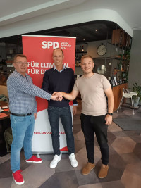 Geschlossene Unterstützung: Die Mitglieder des SPD-Ortsvereins Eltmann nominieren Ullrich Pfuhlmann (Bildmitte) einstimmig zum Bürgermeisterkandidaten.