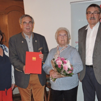 In einer kürzlich stattgefundenen Mitgliederversammlung wurde das langjährige Mitmachen und Mittun in der SPD von Marga Trautsch und Bernhard Ruß gewürdigt. Für den SPD Ortsverein gratulierten Heike Scheuring (links) und Paul Hümmer (rechts).